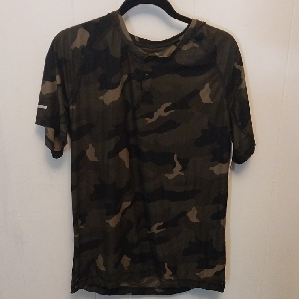 Old Navy Green and Brown Camouflage Short Sleeve Tee
